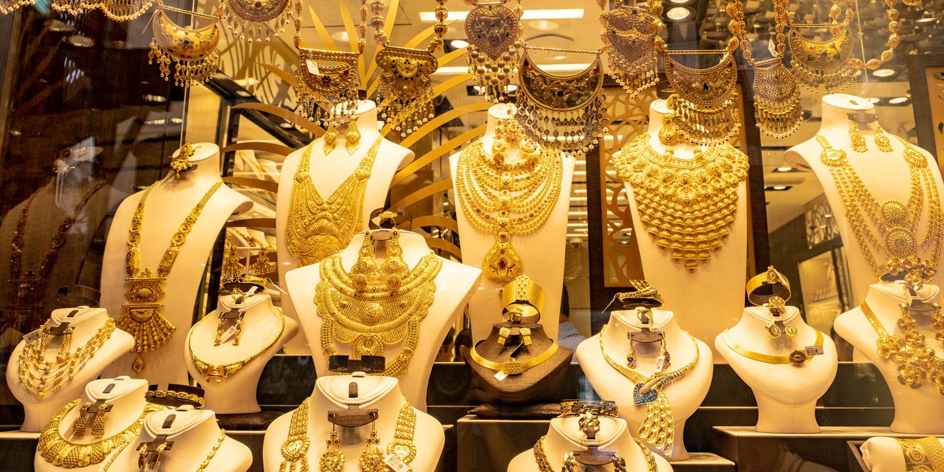 صعود يضرب الذهب من جديد وسعر عيار 21 يتخطي 3600 ج