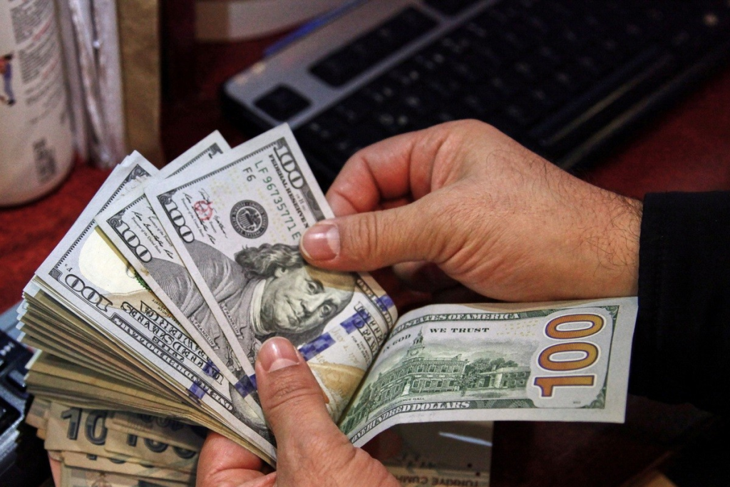 سعر صرف الدولار مقابل الدينار العراقي اليوم