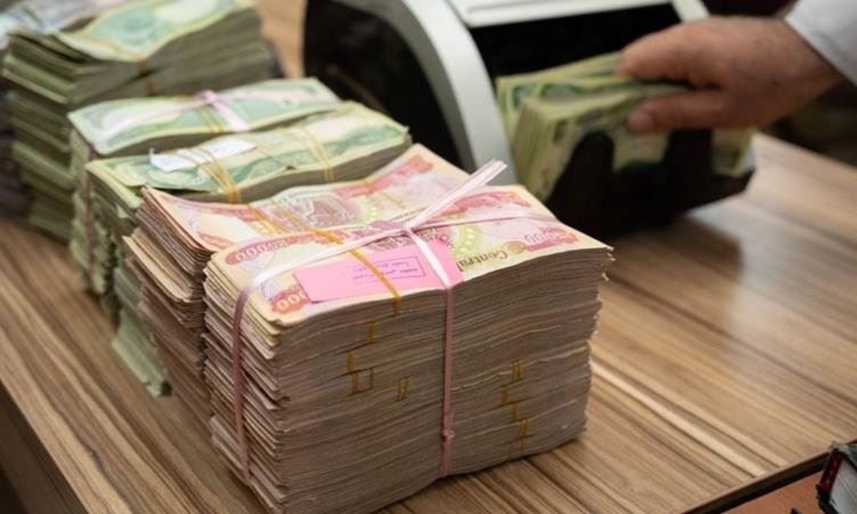 الحكومة العراقية تُعلن صرف 120 مليار دينار رواتب الموظفين تموز