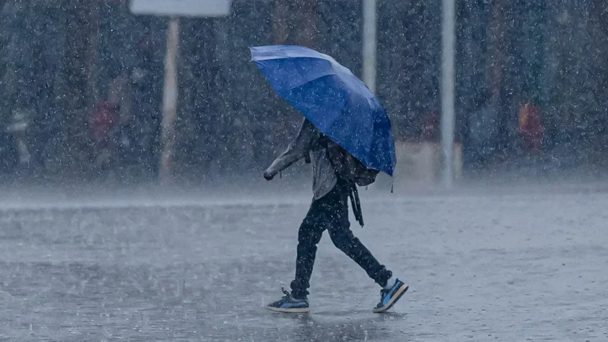أمطار رعدية ومناخ ملبد بالغيوم .. المركز الوطني للأرصاد الجوية يحذر تلك المدن من اضطراب المناخ 24 ساعة